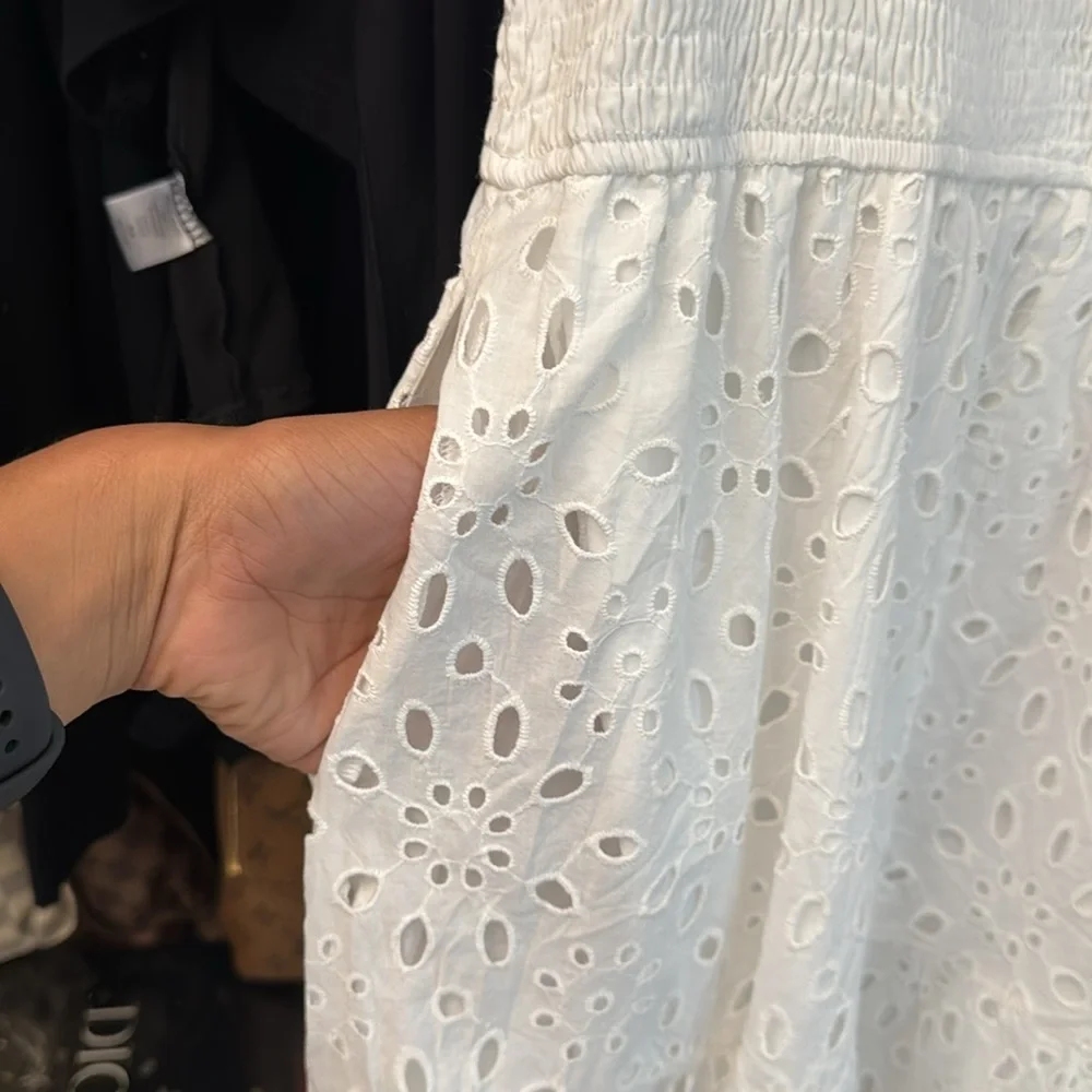 Elegant White Lace Maxi Dress - Picture 11 of 12